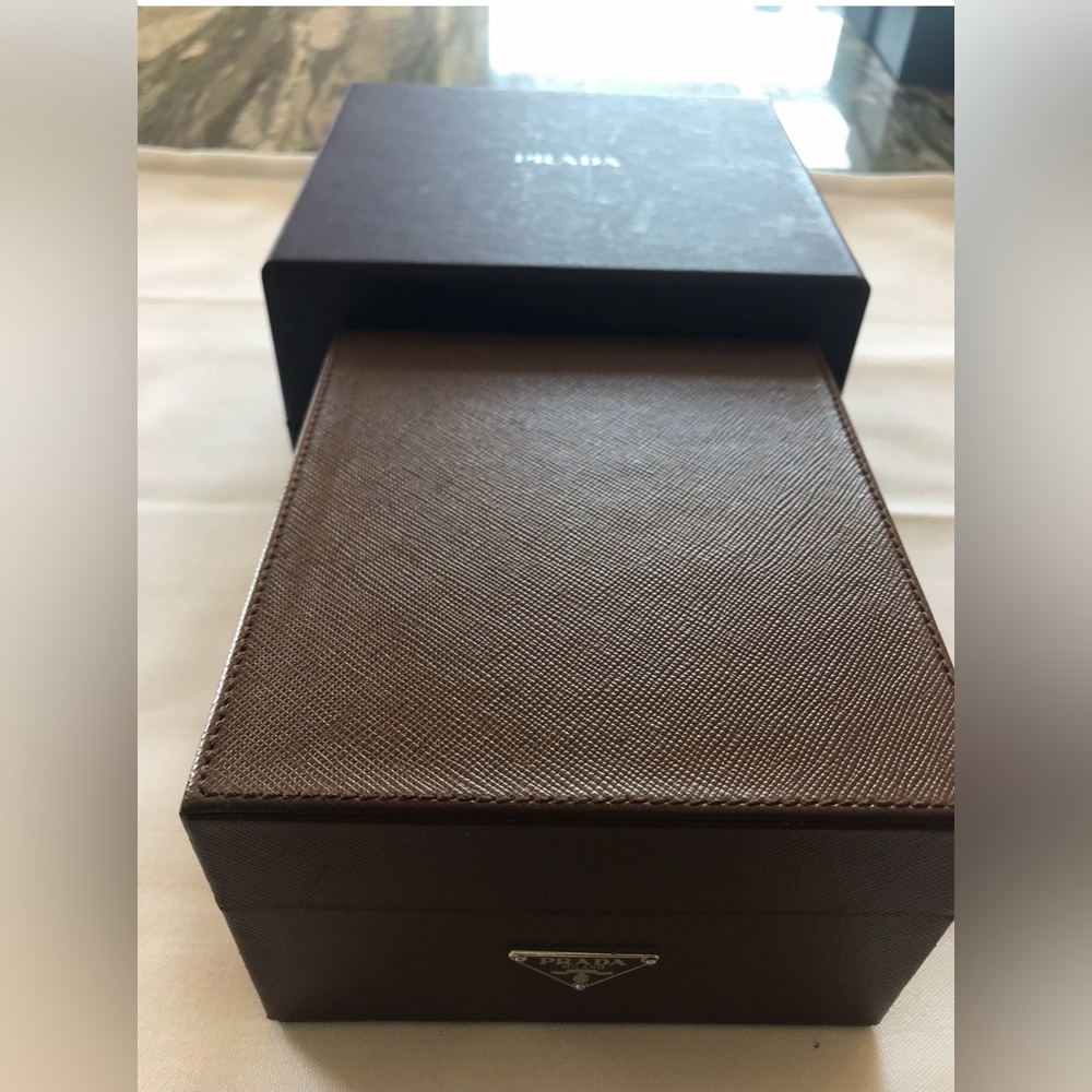 Collectors.Original PRADA brown watch box with metal "PRADA"emblem 4.5”/5”&cards - Picture 10 of 12
